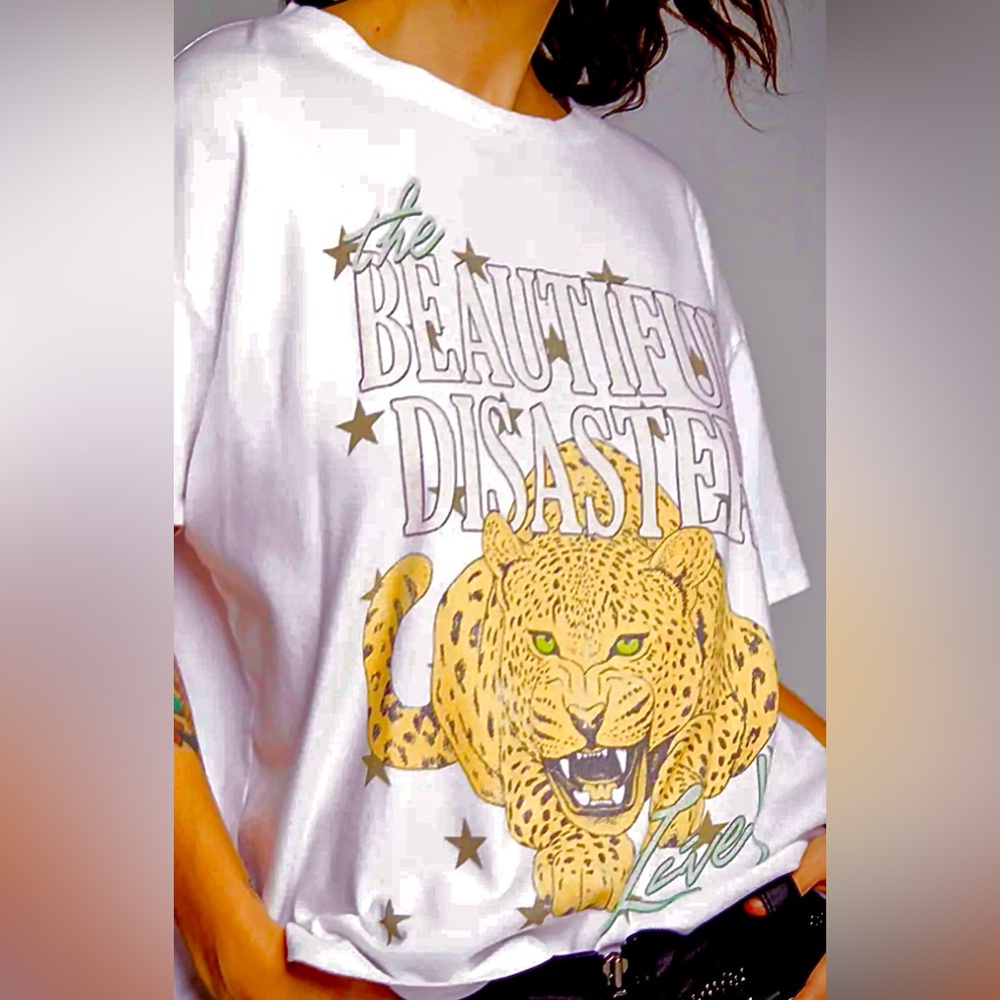 ODD PEOPLE Collection  "The Beautiful Disaster" Graphic Tee Size Medium NWT